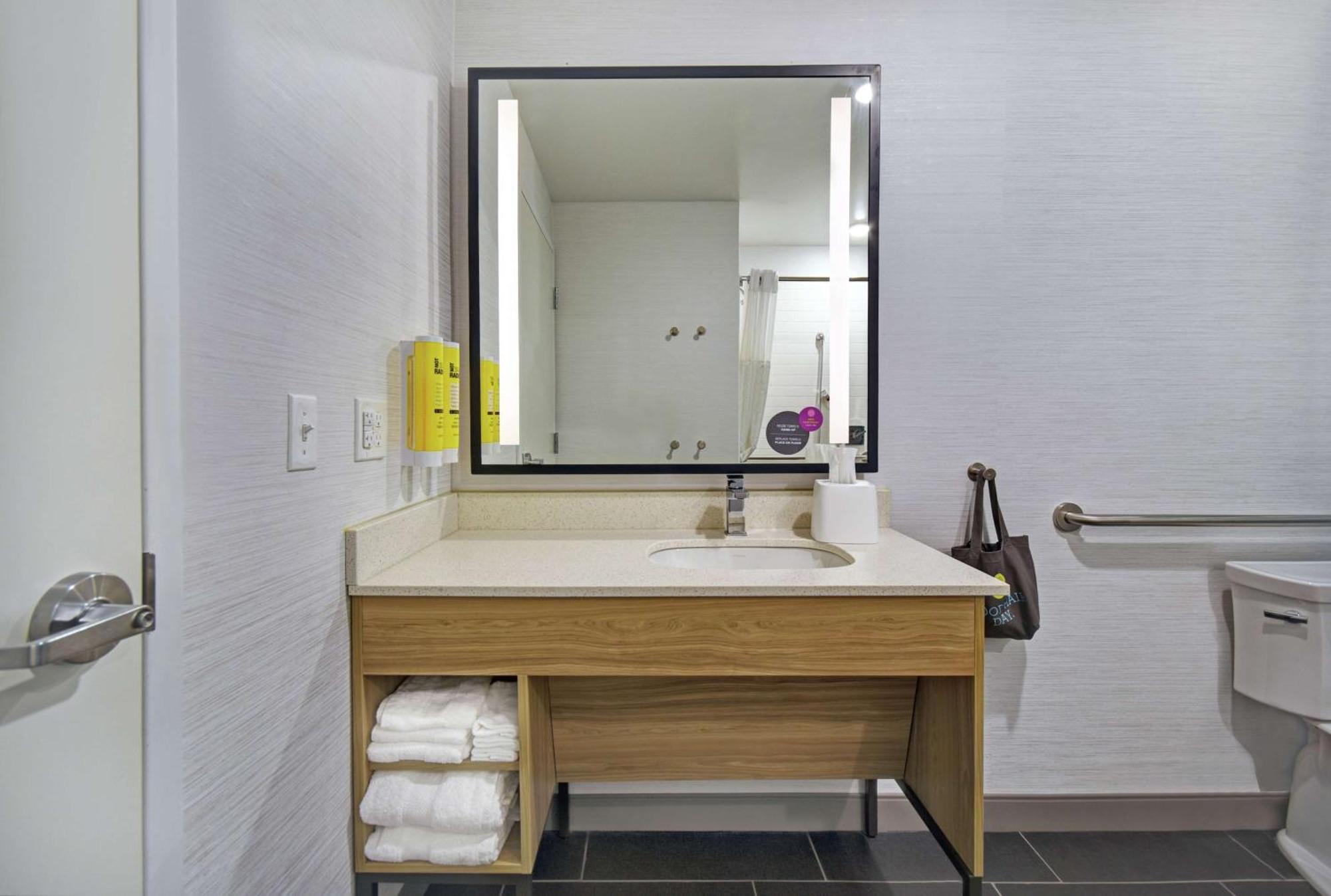 Tru By Hilton Grand Rapids Airport Hotel Kentwood Buitenkant foto